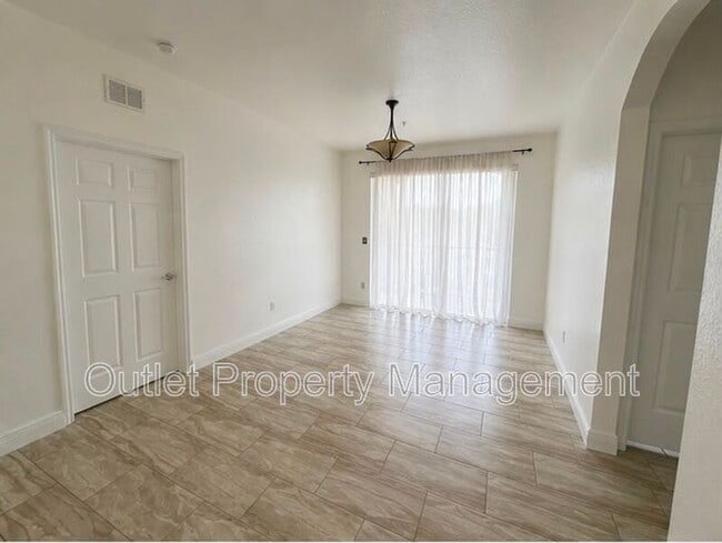 Building Photo - 8630 Buccilli Dr