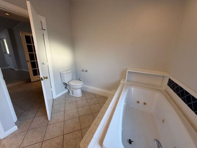 Building Photo - Gulf Breeze - 3 bedroom, 2 bathroom