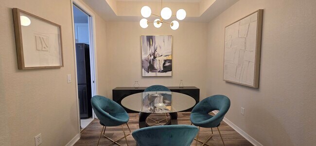 Building Photo - 1355 Mariposa Cir