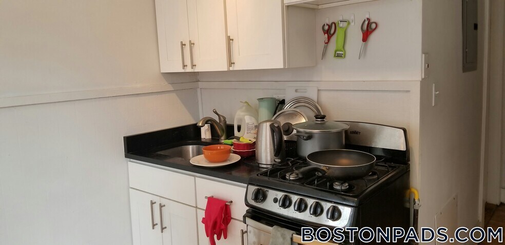 Building Photo - 110 Willow St