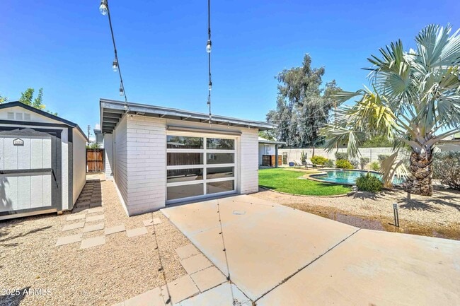 Building Photo - 4019 E Turney Ave