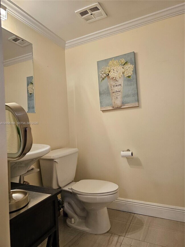 Building Photo - 20500 W Country Club Dr