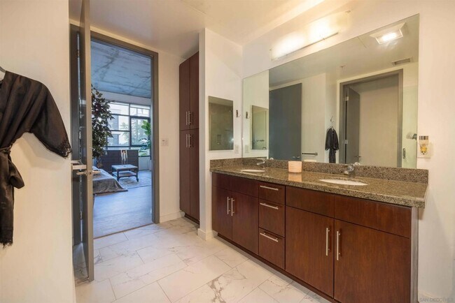 Building Photo - 1050 Island Ave