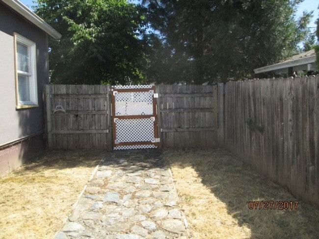 Primary Photo - Wonderful West Side home