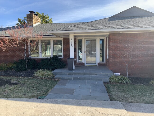 Primary Photo - 1720 Dorchester Pl