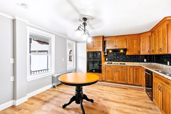 Building Photo - 2154 Main St