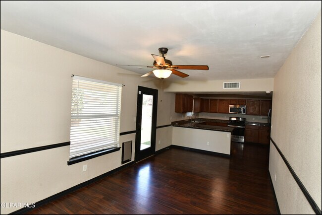 Building Photo - 7065 Falling Leaf Cir