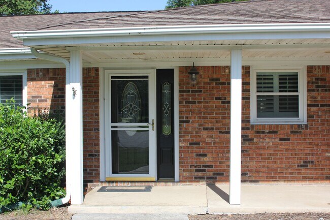 Building Photo - Beautiful Single Family Home in Great Neck Estates