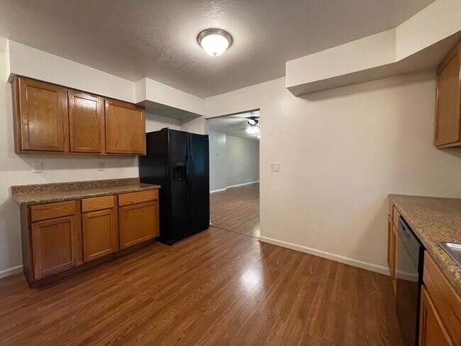 Building Photo - 1708 Paddington Rd