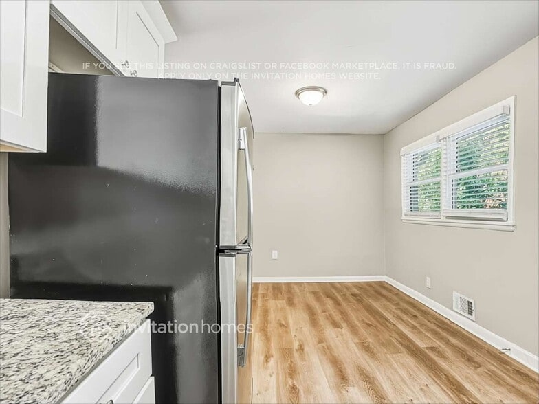 Building Photo - 544 Oakside Dr SW