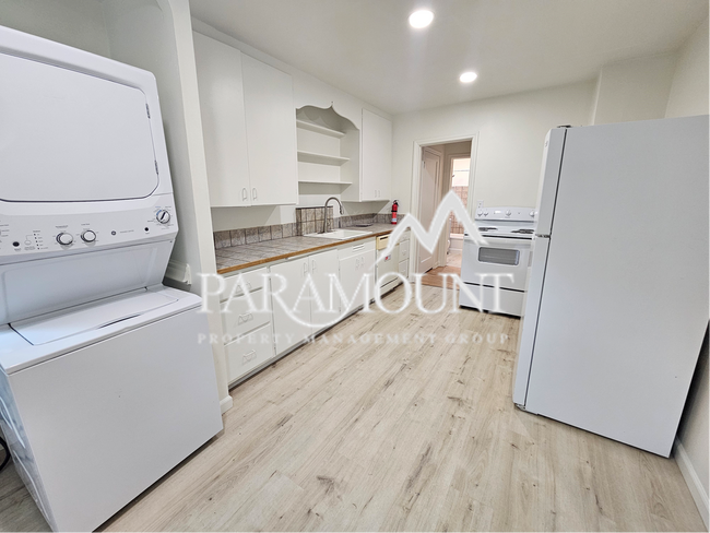 Building Photo - Recently Updated 1-Bedroom Unit in Bremerton. Landscaping Included!