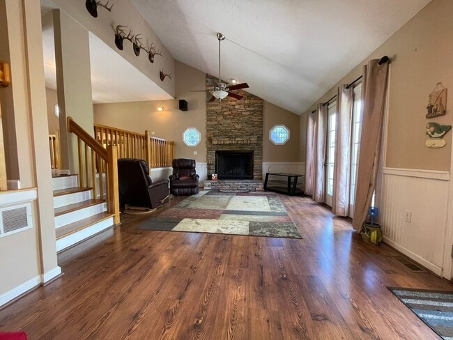 Building Photo - Beautiful Shelbyville Lake House
