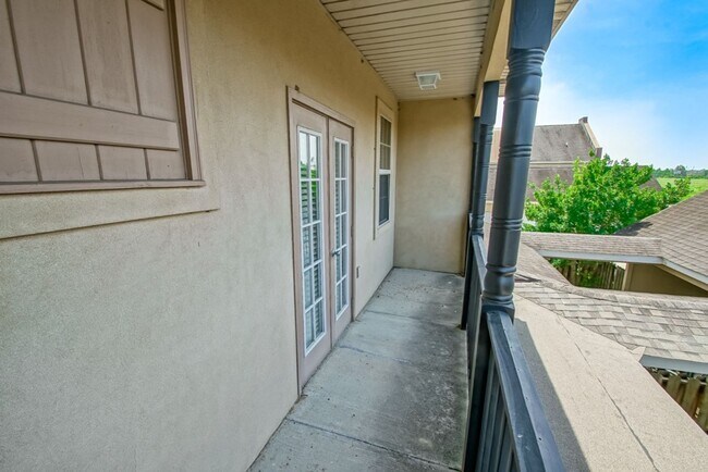 Building Photo - 10600 Lakes Blvd
