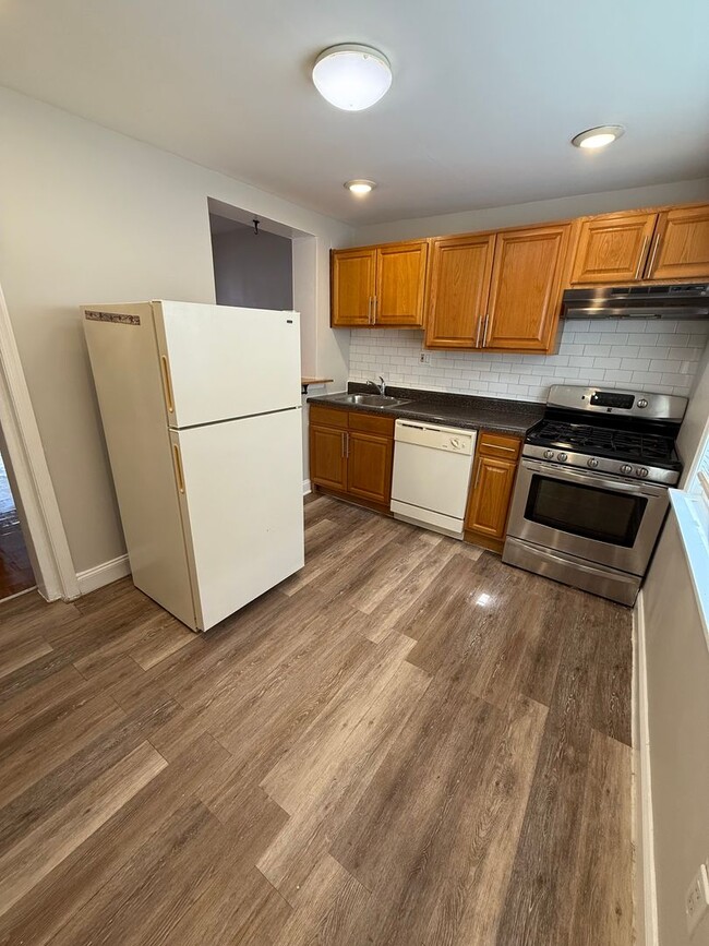 Building Photo - Beautiful 2BR home in Port Richmond