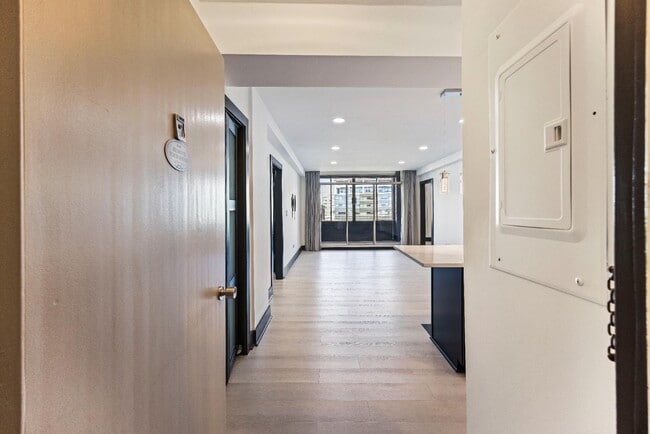 Building Photo - 14 Lockwood Dr