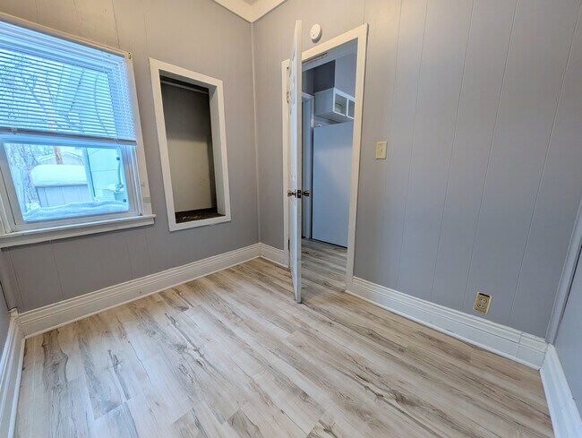 Building Photo - 306 N State St