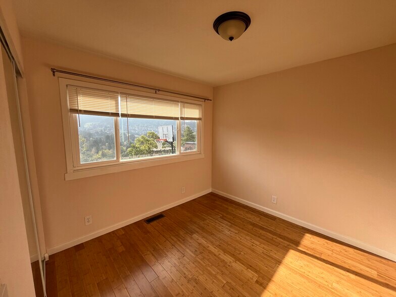 Building Photo - 4058 Lambert Rd