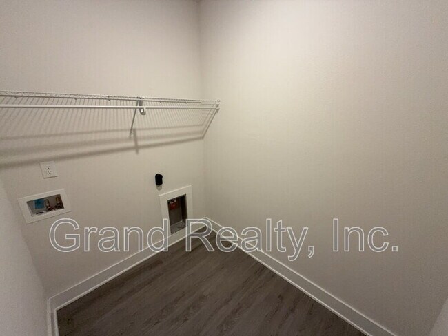 Building Photo - 5963 Cherry Hill Cir