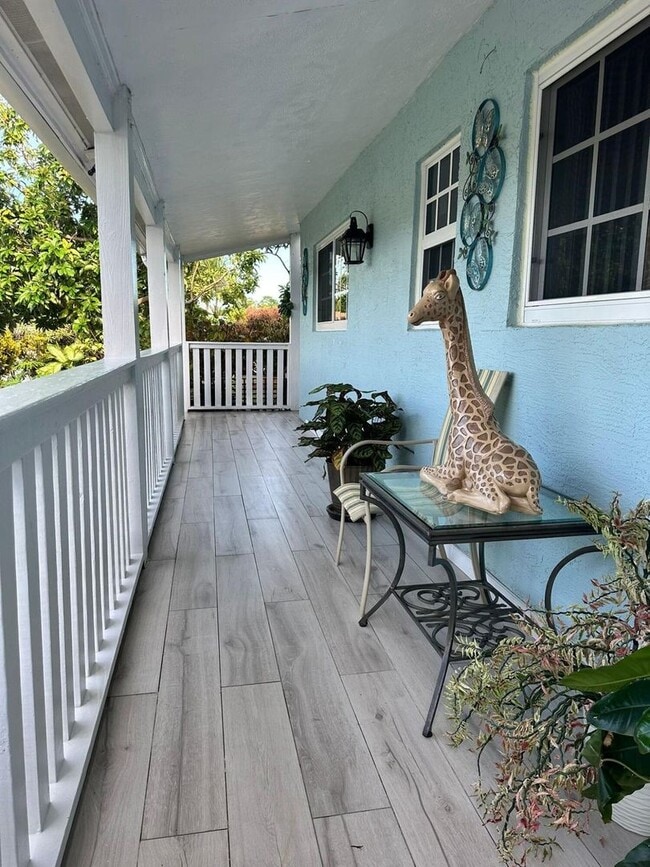 Building Photo - 104 NE 16th Ave