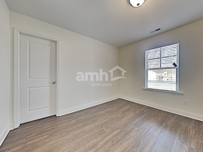 Building Photo - 3079 Day Flower Dr