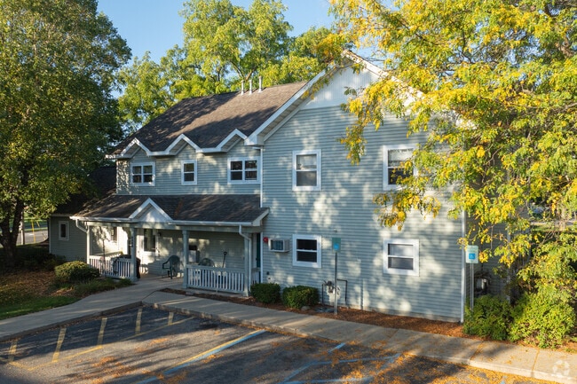 Building Photo - Genesis East Apartments