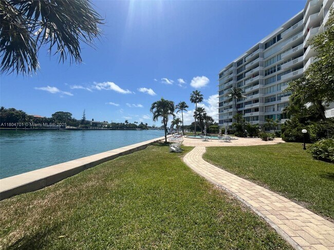 Building Photo - 9101 E Bay Harbor Dr