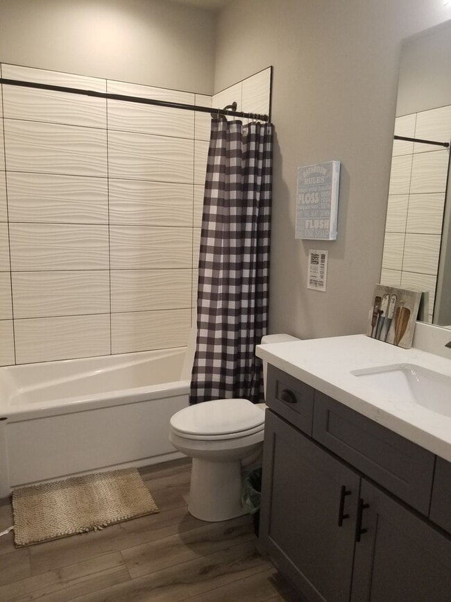 Building Photo - Furnished House in Manson - 4 bedroom/3 bath