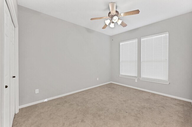 Building Photo - 1346 Studer St