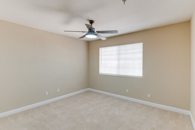 Building Photo - UPSTAIRS 2 BEDROOM CONDO! GATED COMMUNITY!...