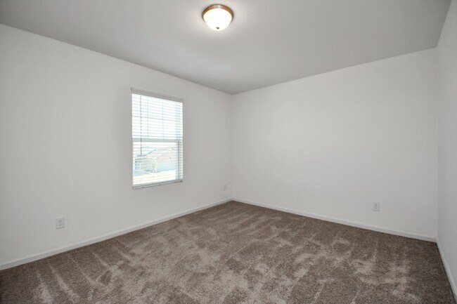 Building Photo - 4910 Highland Spgs Dr