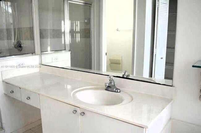 Building Photo - 900 Savannah Falls Dr