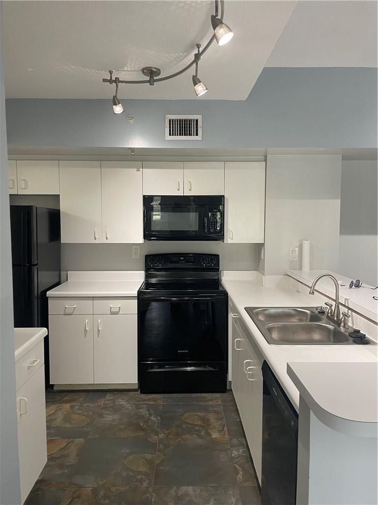 Building Photo - 2640 S University Dr