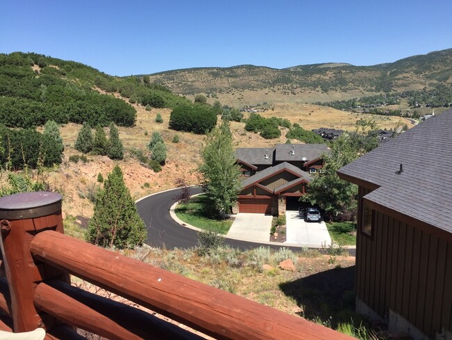 Building Photo - Beautiful 3 Bedroom Home in the Park City ...