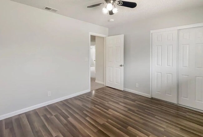 Building Photo - 5921 Hillsdale Blvd