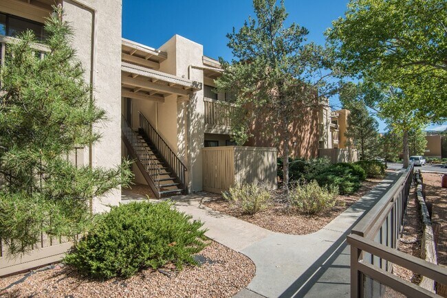 Building Photo - 941 Calle Mejia