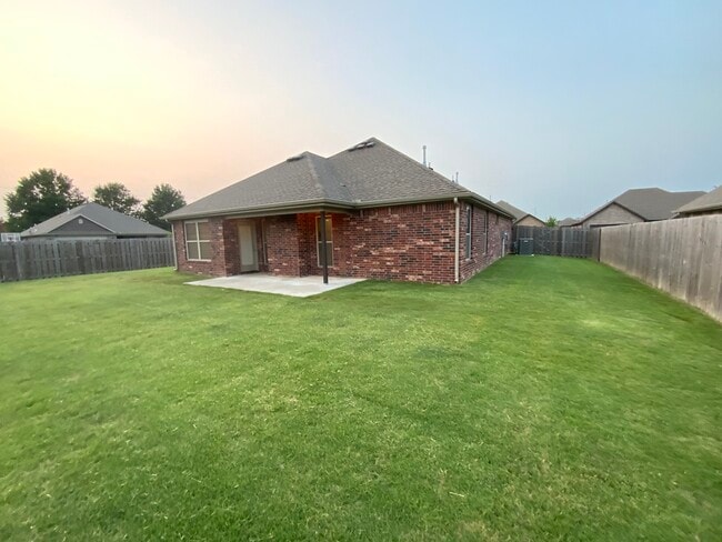 Building Photo - 120 Cisterna Dr