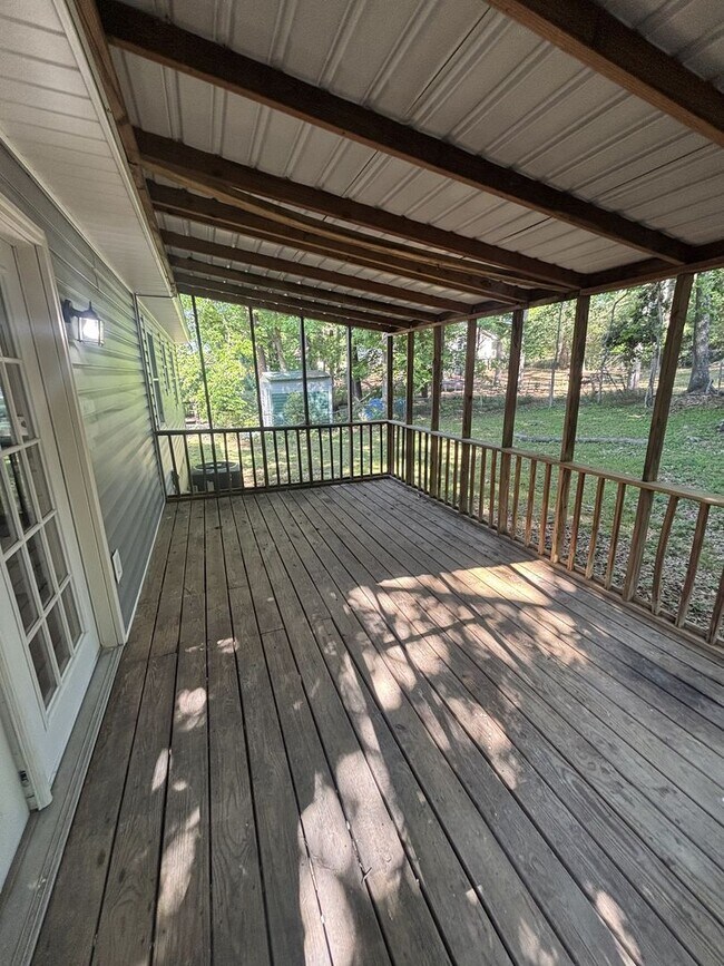Building Photo - Fully Remodeled 3 Bed 2 bath