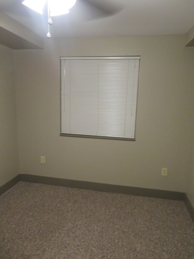 Building Photo - Lake Plaza Condominiums 3BD/2BA FALL 2025 ...