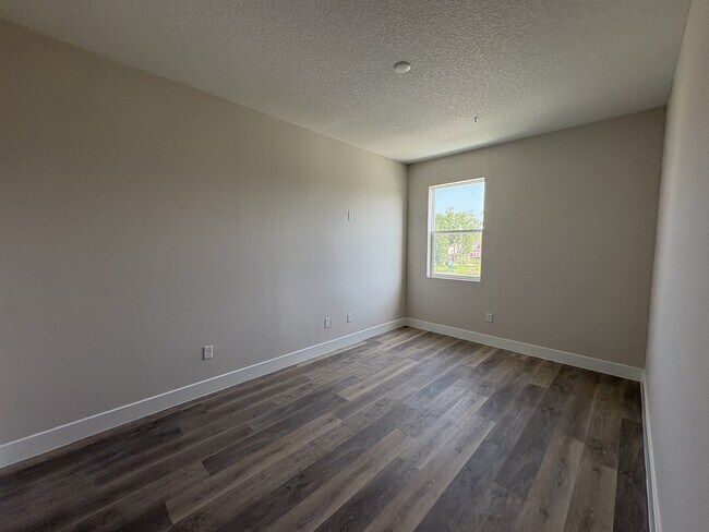 Building Photo - 4424 S Texas Ave
