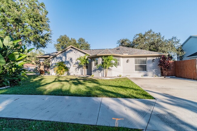 Building Photo - 3208 W Napoleon Ave