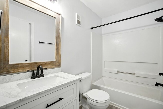 Building Photo - 629 Ocean Lakes Dr