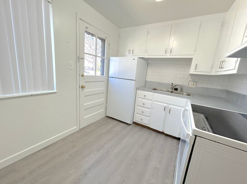 Building Photo - 375 S Depew St