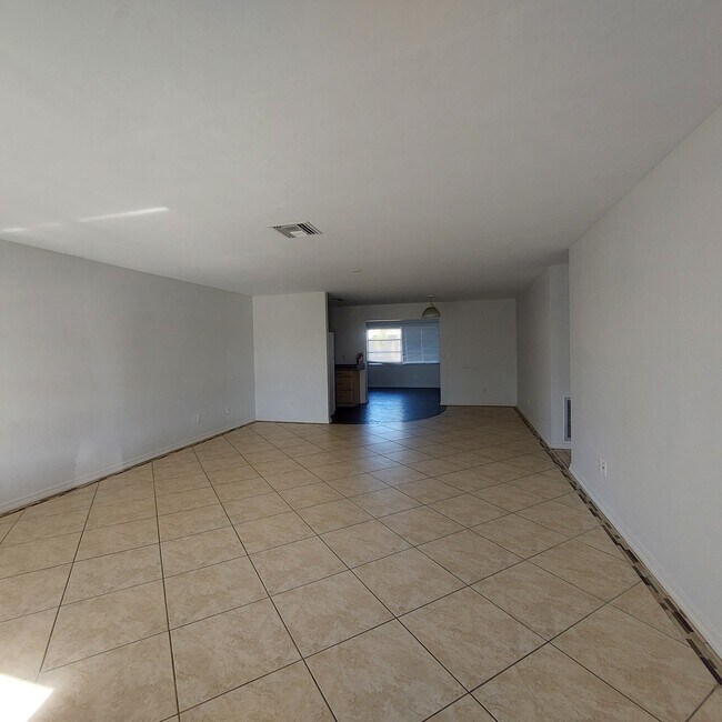 Building Photo - 1213 SW 48th Ter