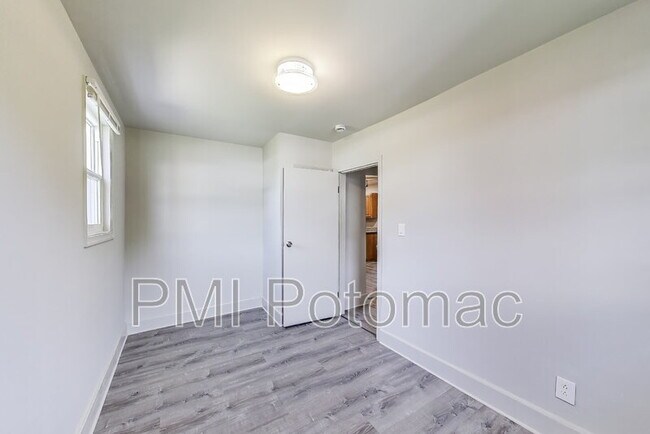 Building Photo - 8349 Bear Creek Dr