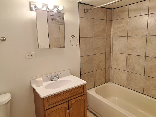 Building Photo - 5310 W Pensacola Ave