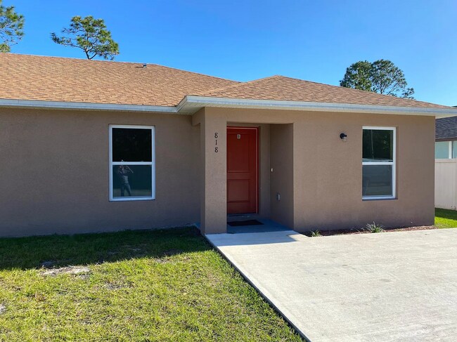 Building Photo - 484 Martigues Dr