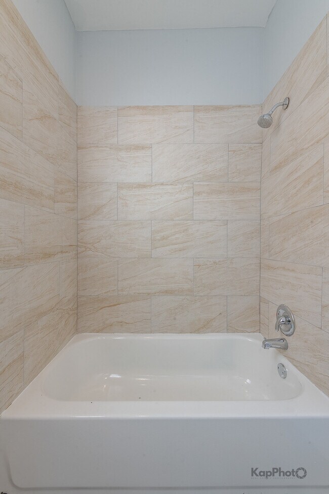 Building Photo - 6259 W Peterson Ave