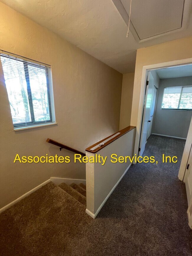 Building Photo - End Unit in Bellamy Forge!