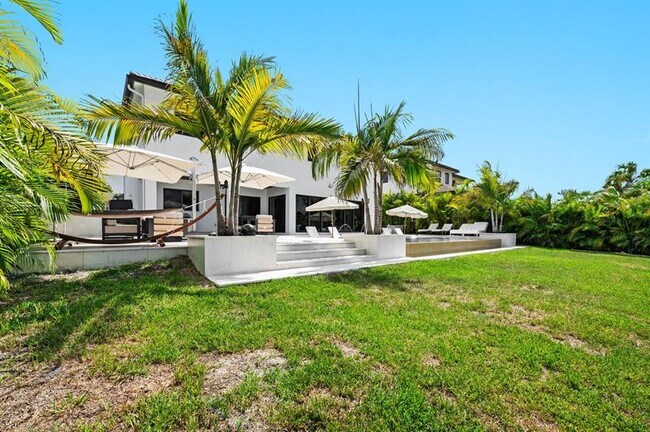 Building Photo - 10475 SW 57th Ct
