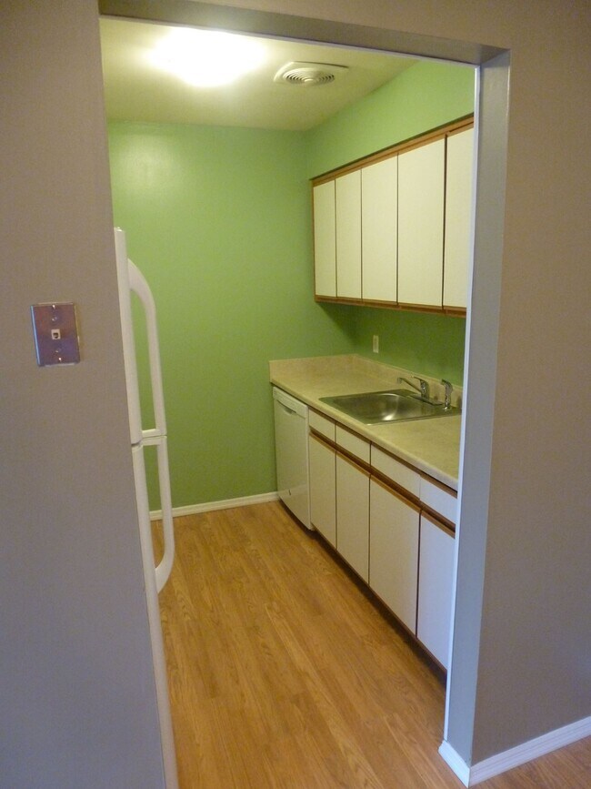 Building Photo - 94 Inwood Rd